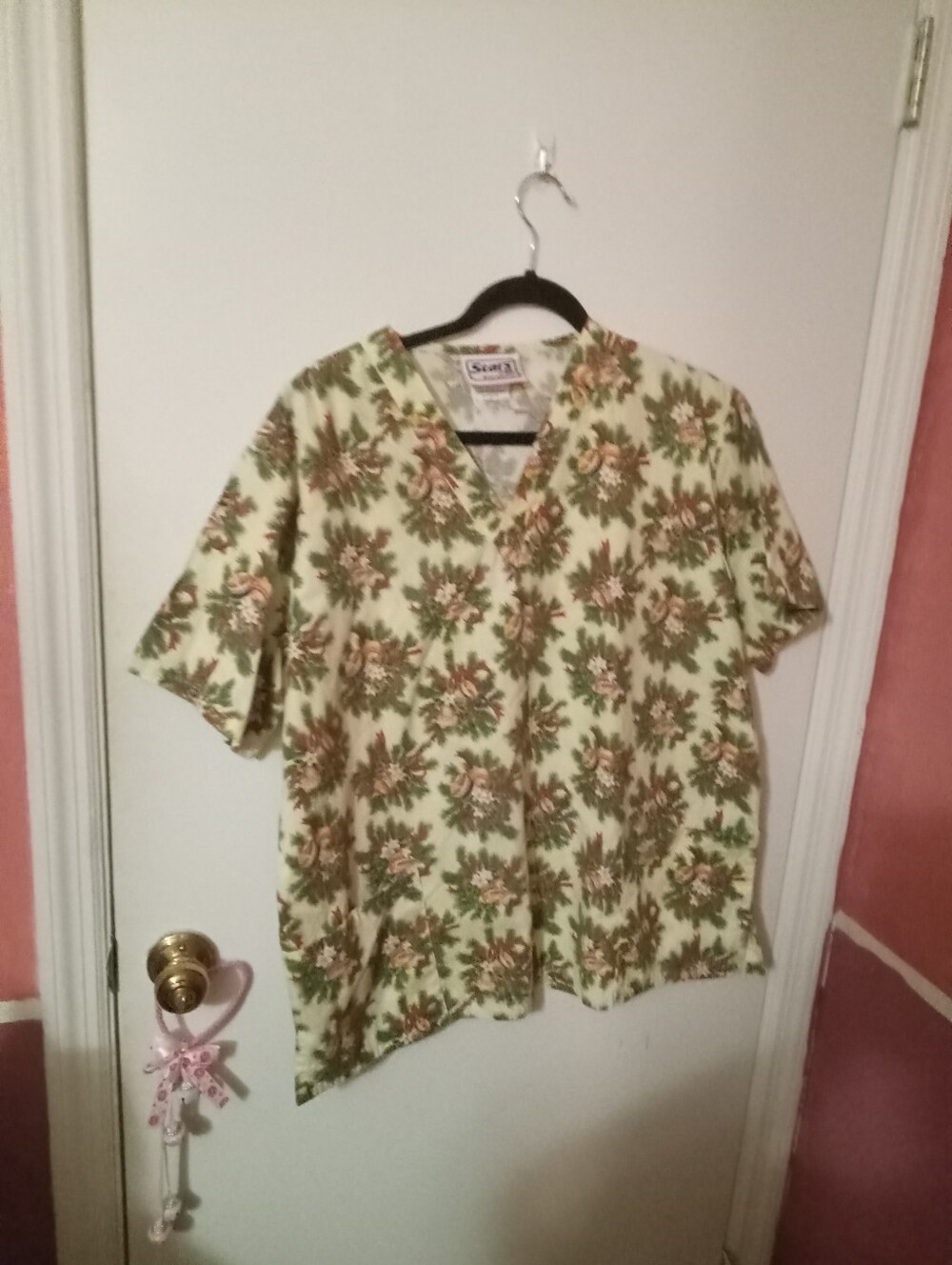 Women's Size XL Christmas Bell Print Scrub Top